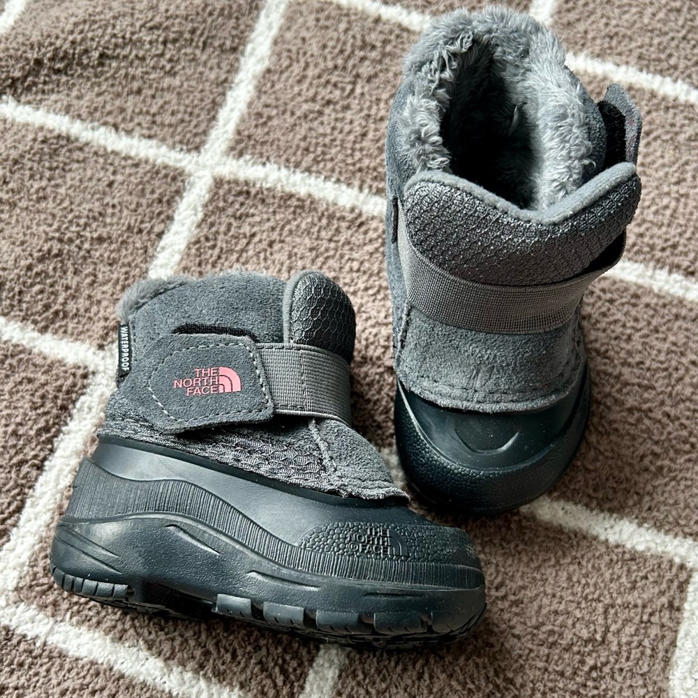 4c The North Face Kids Gray Winter Snow Boots